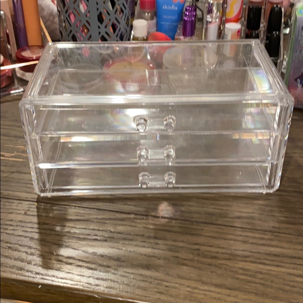 Makeup organizer